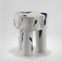 <a href="https://www.galeriegosserez.com/artistes/salomon-celine.html">Céline Salomon</a> - Owen - Table d'appoint Bleue & Blanche